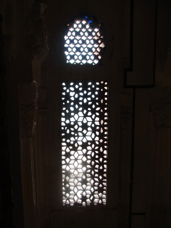 インドのジョードブルの宮殿の窓のひとつ