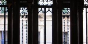 Guell グエル邸の窓のシルエット