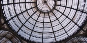 ミラノのガッレリアの鉄骨アーチ天井