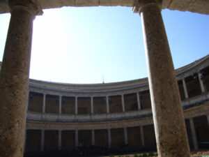 カルロス5世宮殿の円形中庭